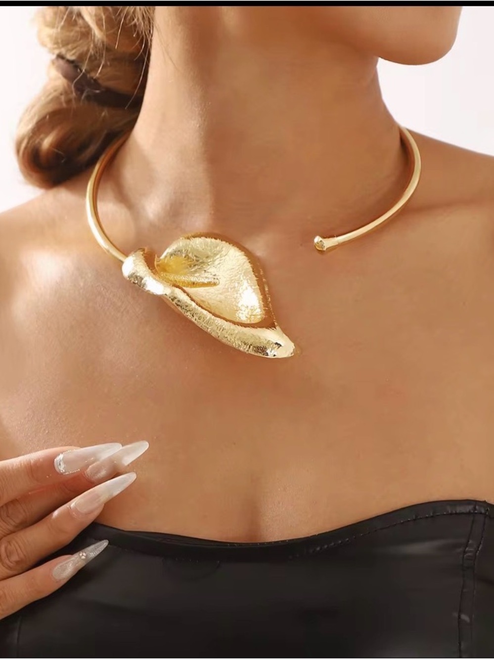 New Camila Coelho Gold Floral Sculpted Collar Necklace